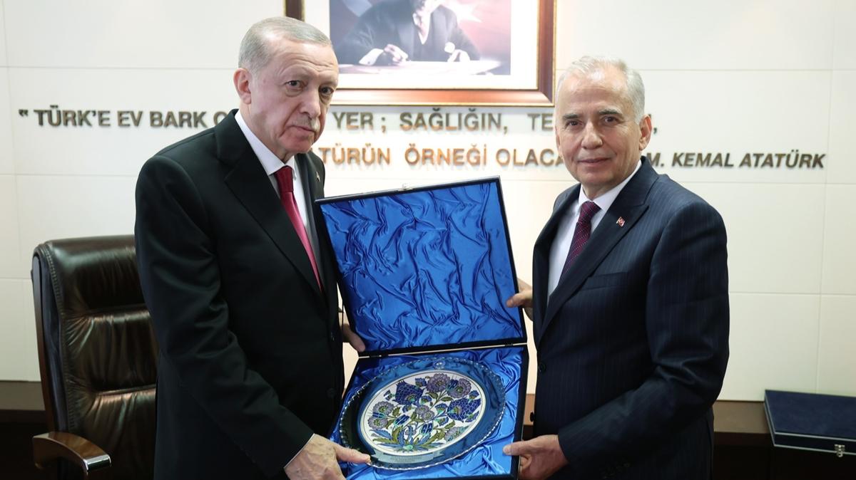 Cumhurbakan Erdoan, Denizli Valisi Cokun ile Bykehir Belediye Bakan Zolan' kabul etti