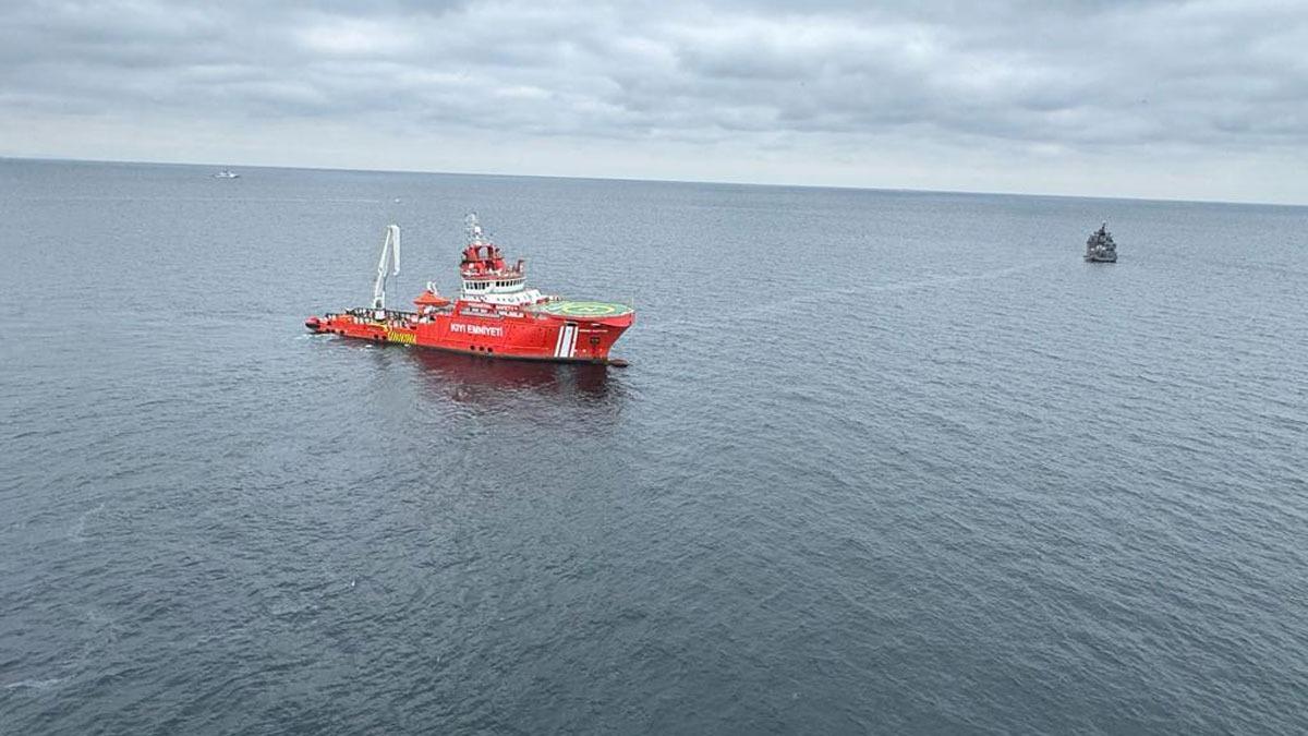 Marmara Denizi'ndeki kayp 4 denizci iin  arama almalar devam ediyor