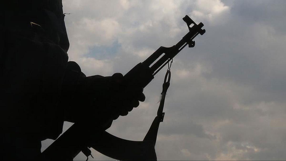Bitlis'te PKK'l terristlerin araziye gizledii silah ve mhimmat ele geirildi