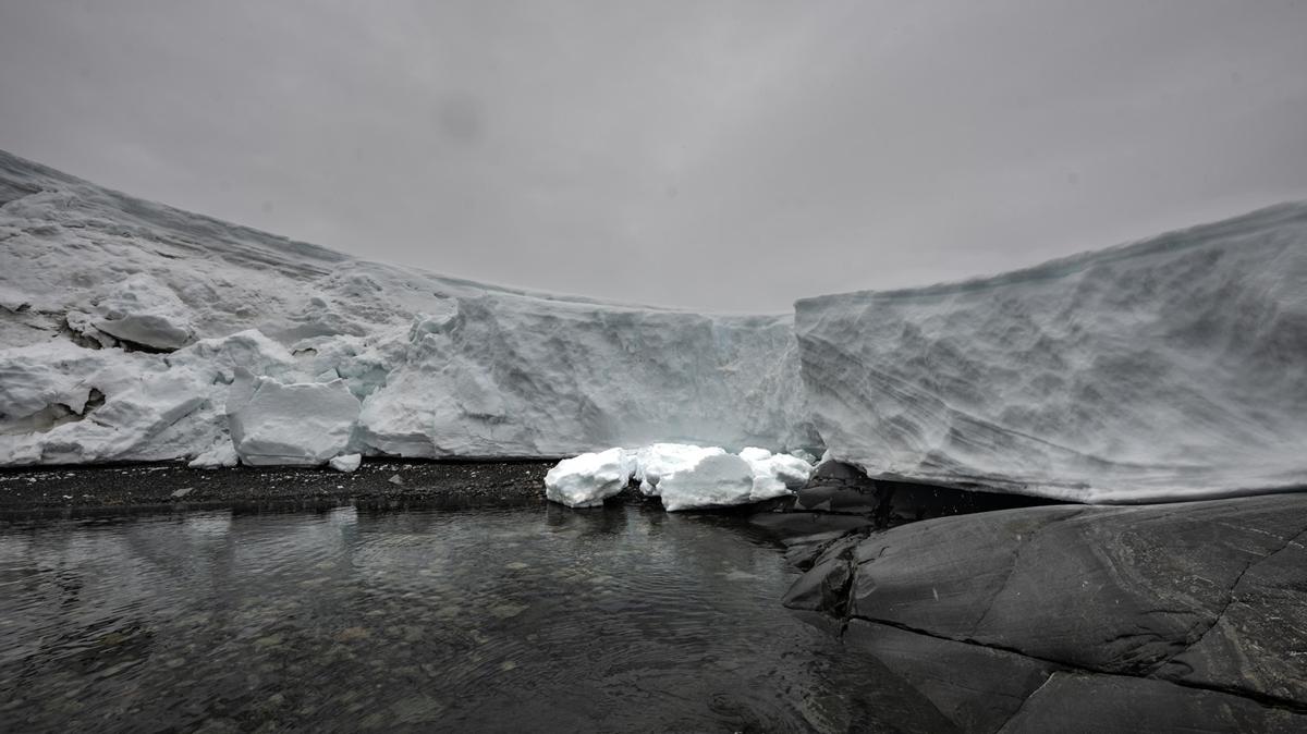 Antarktika'da Trkiye byklnde buz eridi