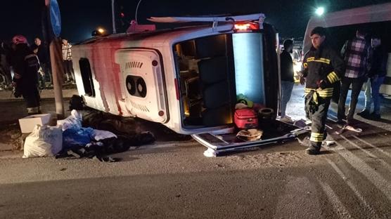 Yolcu minibüsü ile otomobil çarpıştı: 15 yaralı