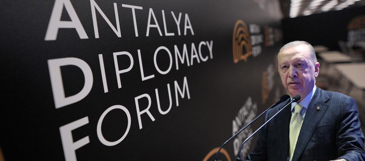 Cumhurbaşkanı Erdoğan diplomasi formu için Antalya'da...