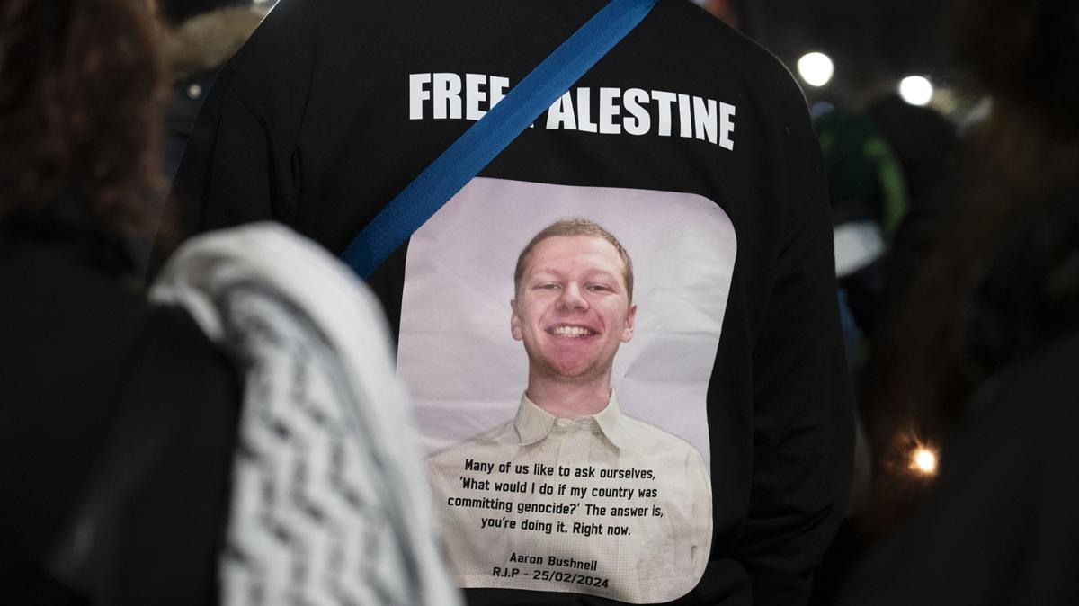 srail'in Gazze saldrlarn protesto iin kendisini atee veren ABD'li asker Londra'da anld 