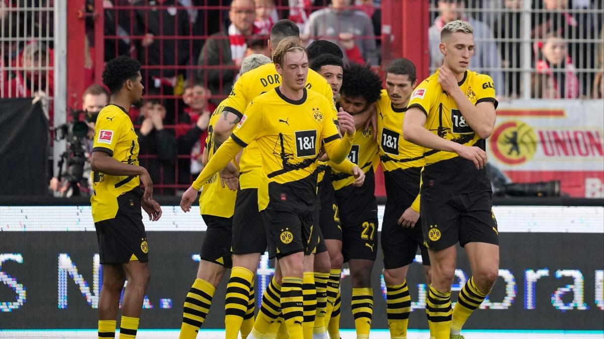 Borussia Dortmund, evinde 2 golle kazand!
