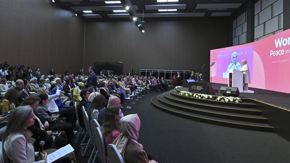 Emine Erdoan'dan Antalya Diplomasi Forumu paylam