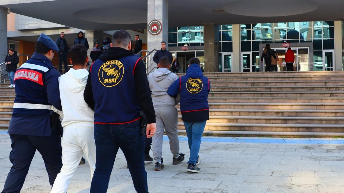 154 sutan aranan firari Yunanistan'a kaarken yakalanarak tutuklanarak cezaevine gnderildi