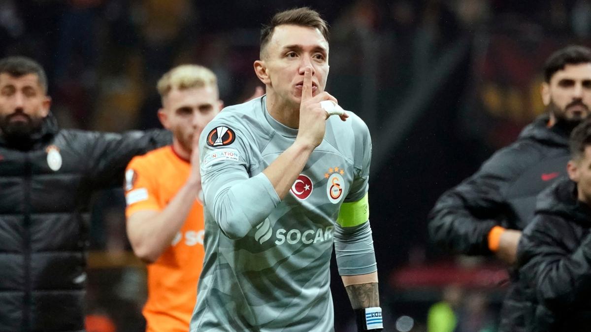 Galatasaray'da Fernando Muslera mesaisi! Yaplan son teklif belli oldu