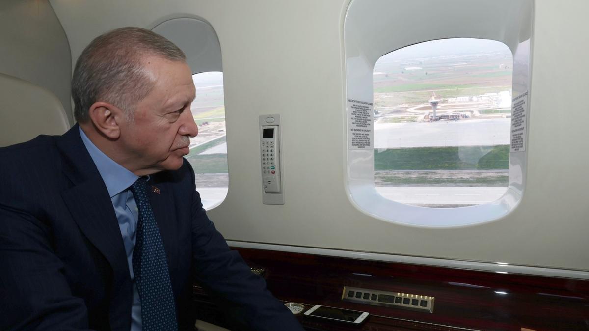 Cumhurbakan Erdoan, havadan inceledii ukurova Uluslararas Havaliman hakknda bilgi ald