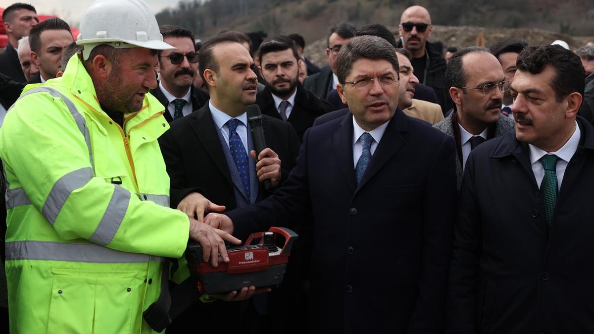 Sanayi ve Teknoloji Bakan Kacr ve Adalet Bakan Tun fabrika temel atma trenine katld