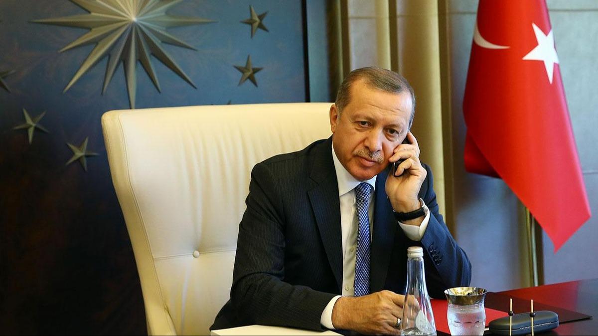 Cumhurbakan Erdoan seim irtibat brosu alna telefonla baland: AK Partimiz zaferle kacaktr