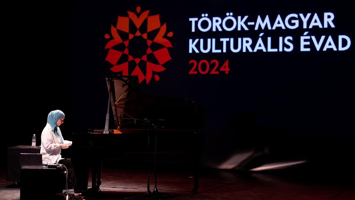 Trk piyanist Bra Kayk Budapete'de konser verdi