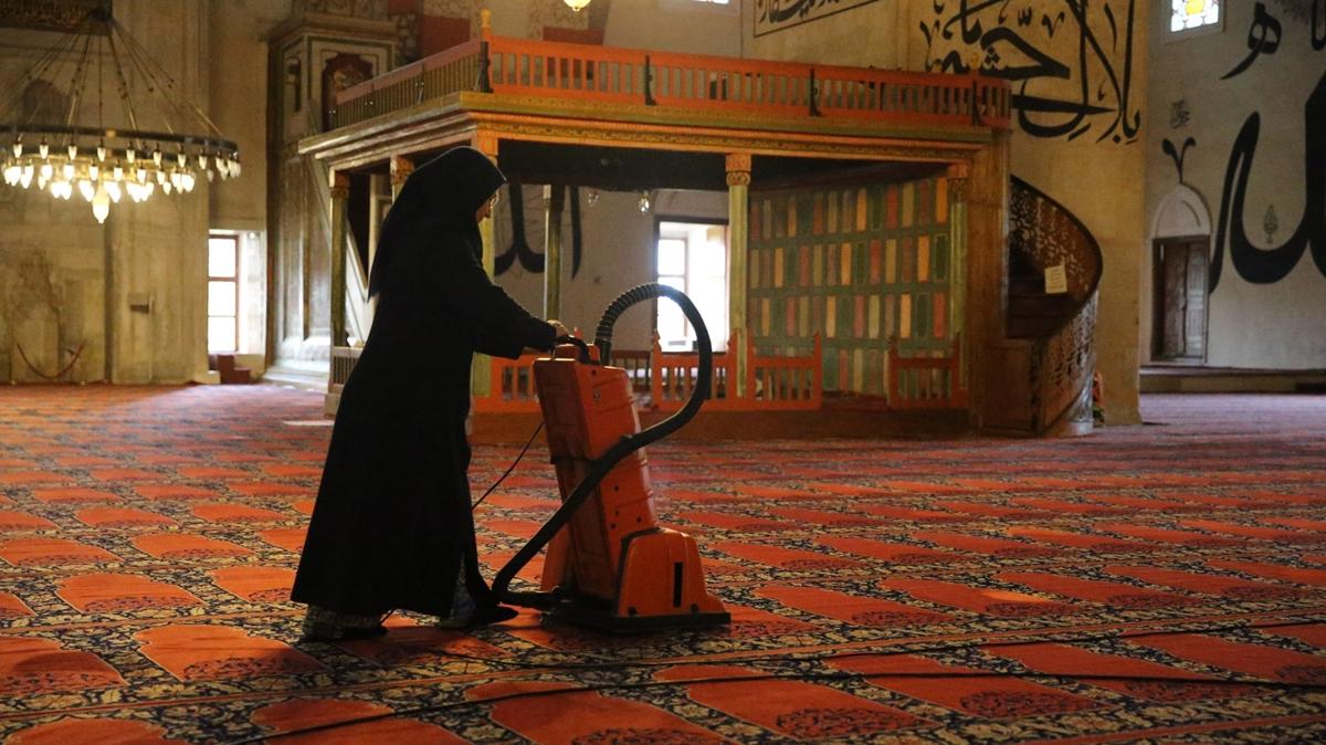 Edirne'deki tarihi camiler zenli temizlik almalaryla ramazan ayna hazrland