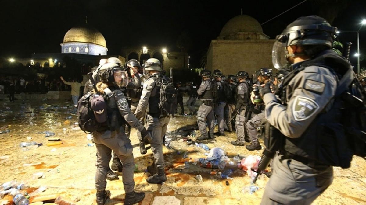 Mescid-i Aksa'da kanl teravih! srail polisi Filistinlilere coplarla saldrd