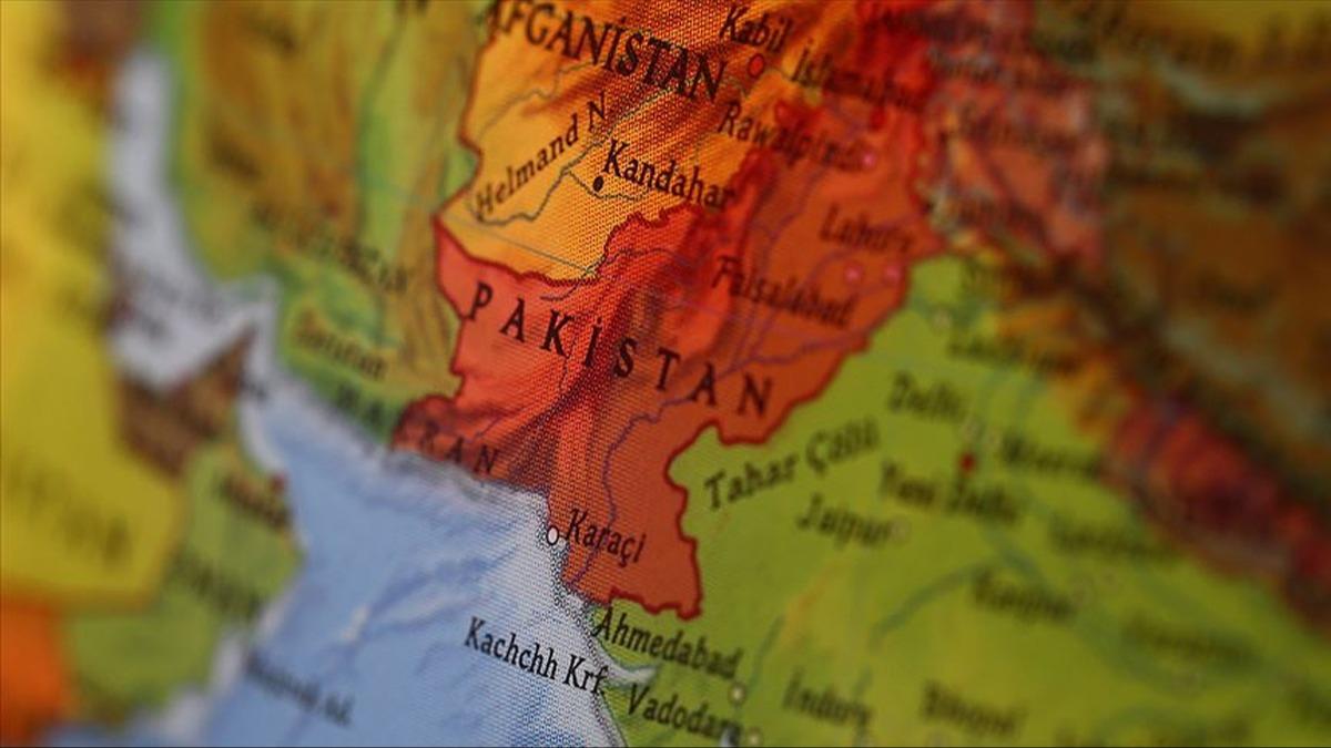 Pakistan'da 3 katl bina kt: 9 kii hayatn kaybetti