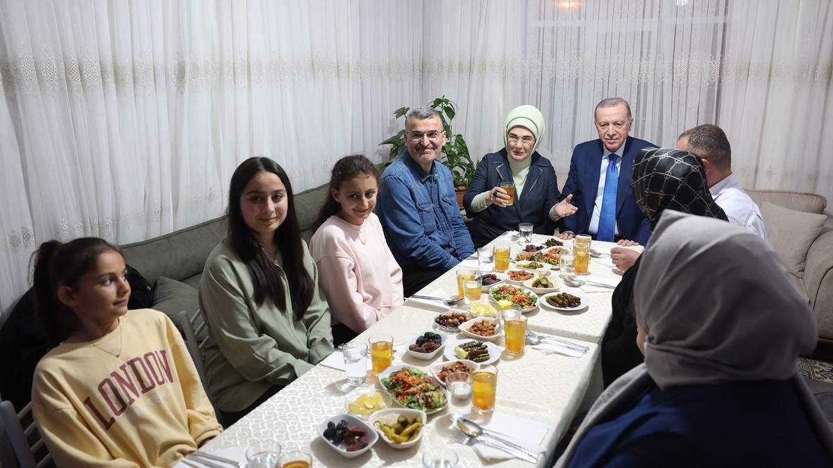 Cumhurbakan Erdoan, Ankara'da vatandan iftar sofrasna misafir oldu