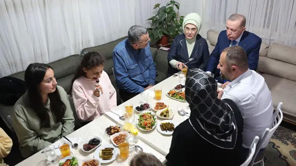 Cumhurbakan Erdoan iftarda konuk olmutu: Ta ailesi heyecann paylat