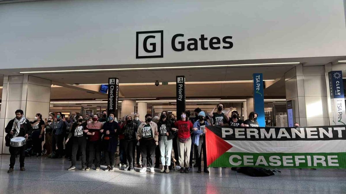 Uluslararas Havaliman'nda soykrm protestosu! ABD'de ''Gazze iin harekete gein'' denildi