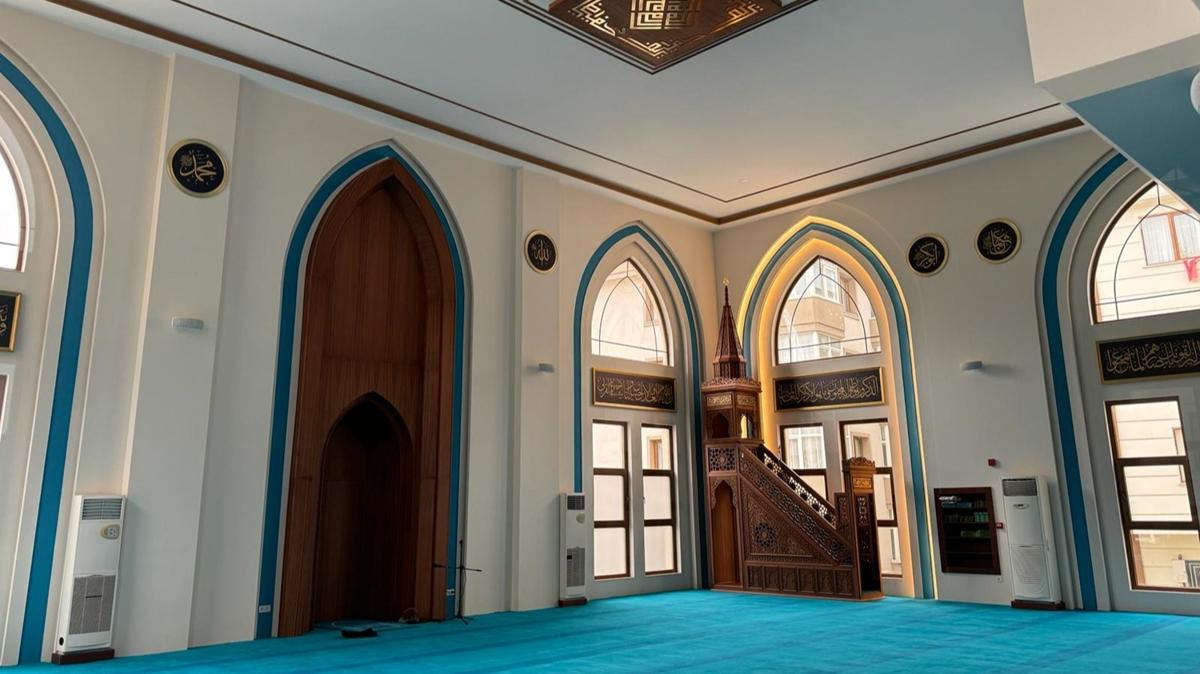 skdar'da restorasyonu tamamlanan Gmsu Cami ibadete ald