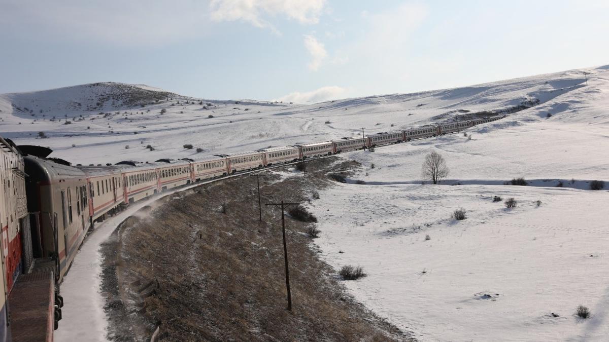 Ankara-Tatvan turistik treni seferlere balyor