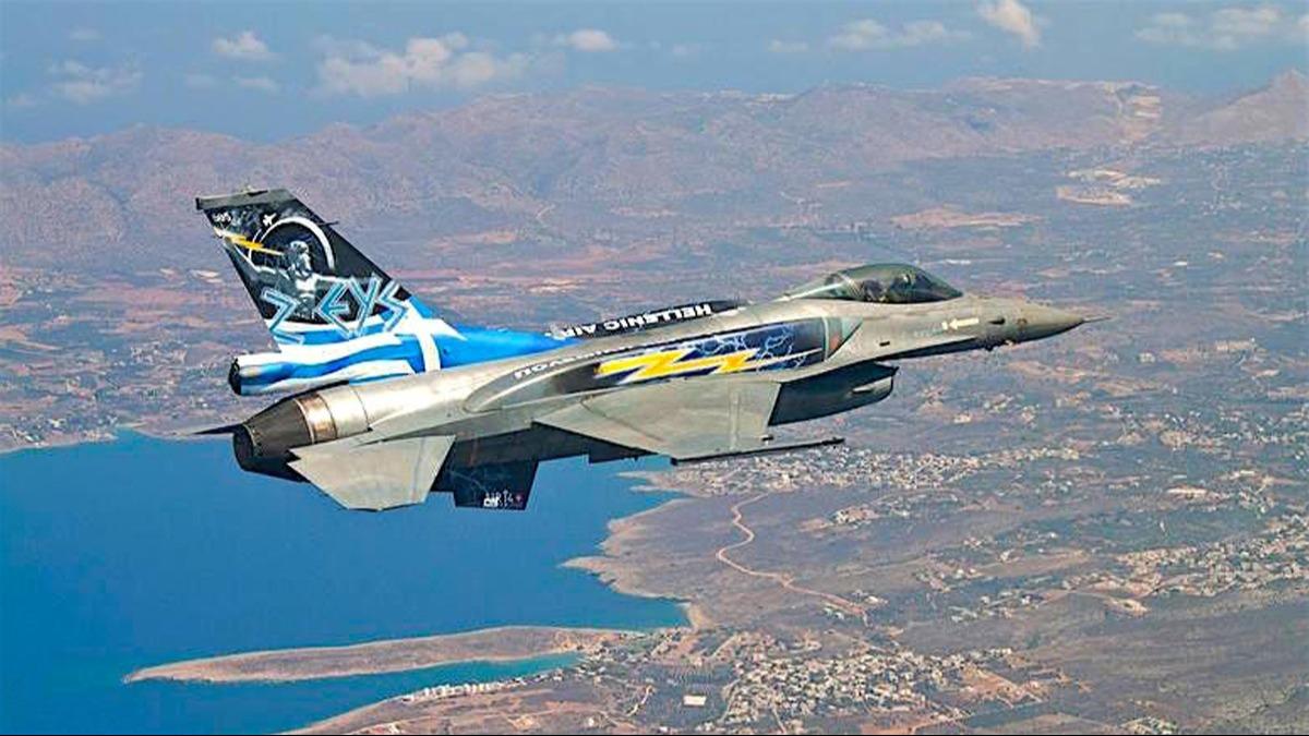Yunanistan'a ait F-16 ua Ege Denizi'nde dt! 