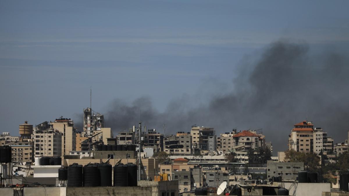 Soykrmc srail kana doymuyor! Gazze'ye bomba yadrdlar