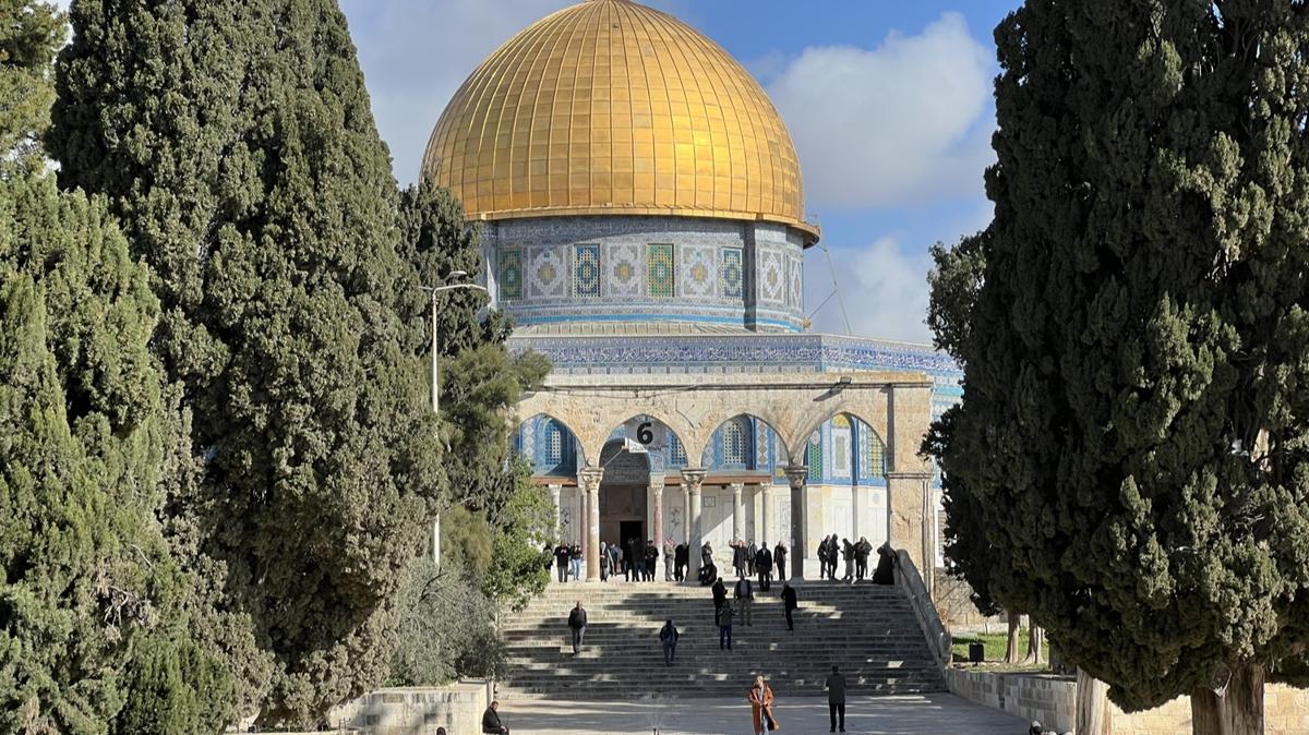 srail'in kstlamalarna ramen 120 bin Filistinli ramazan aynn ikinci cuma namazn Mescid-i Aksa'da kld