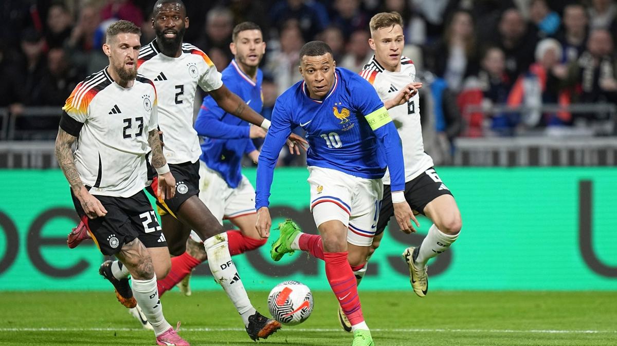 Almanya, Fransa deplasmannda iki golle galip geldi!