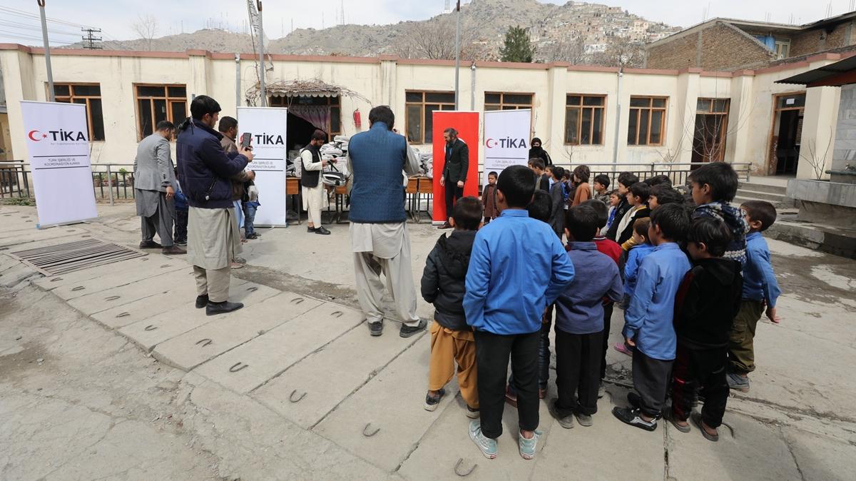 TKA'dan Afganistan'da ilkokul rencilerine 3 bin anta destei