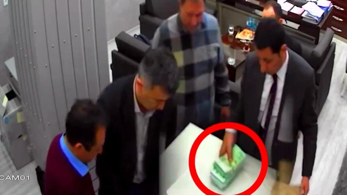 CHP'deki kirli para trafiinde zgr Karabat izi