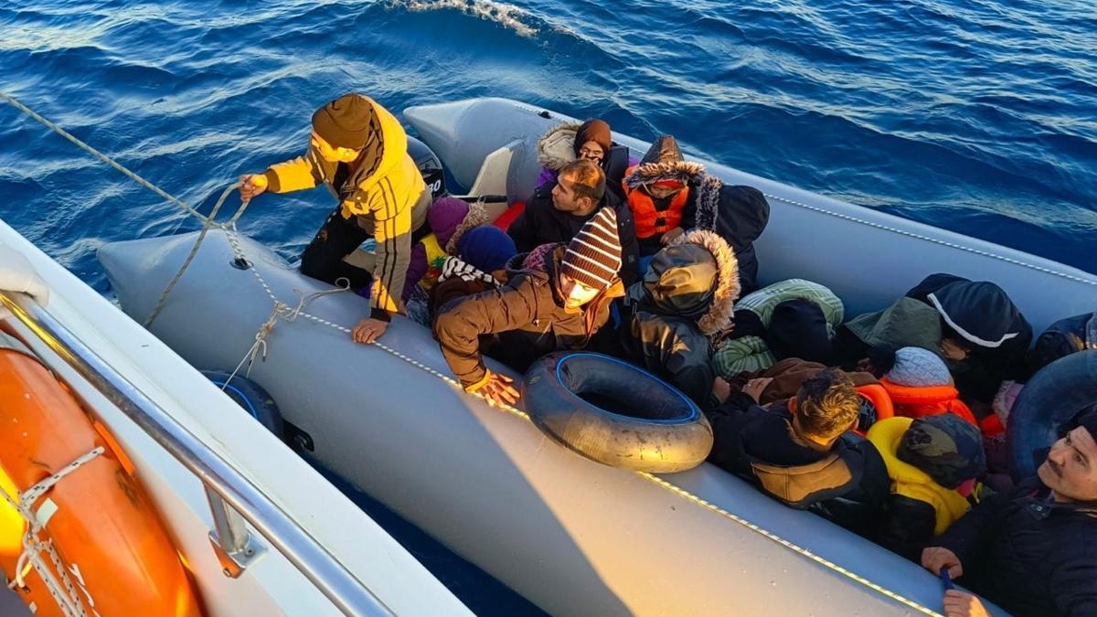 Yunanistan geri itti: 2'si ocuk 36 dzensiz gmeni Trkiye kurtard 