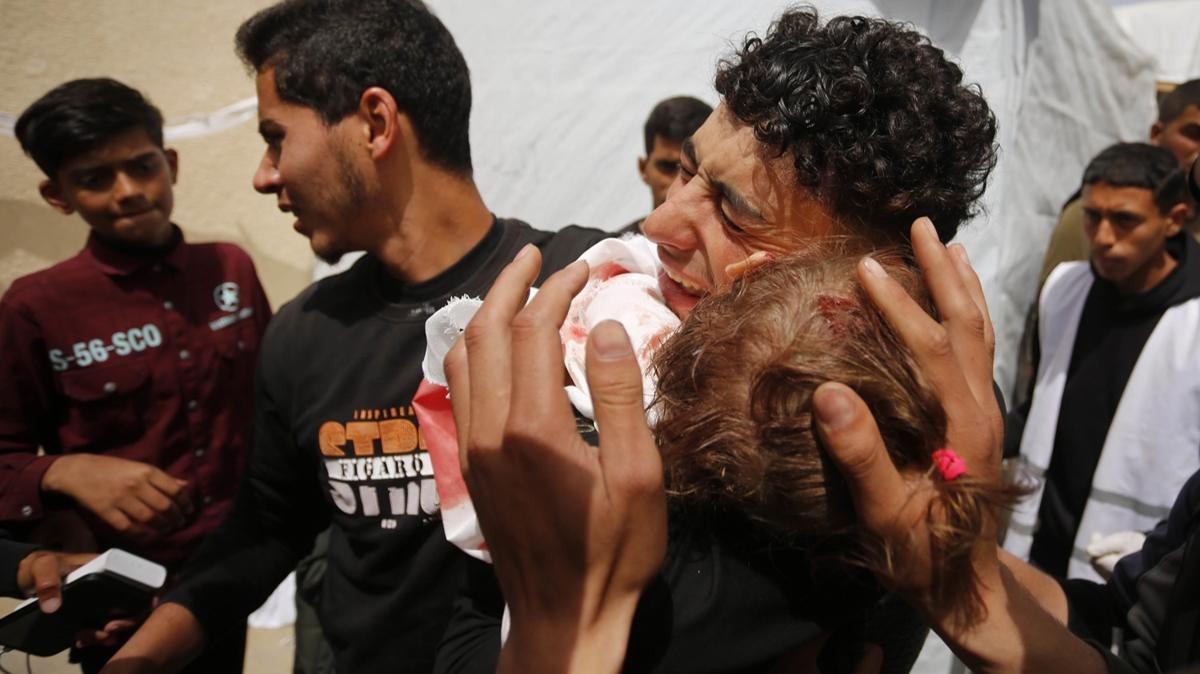 Soykrmc srail Gazze'de ev ve cami vurdu: ok sayda Filistinli hayatn kaybetti