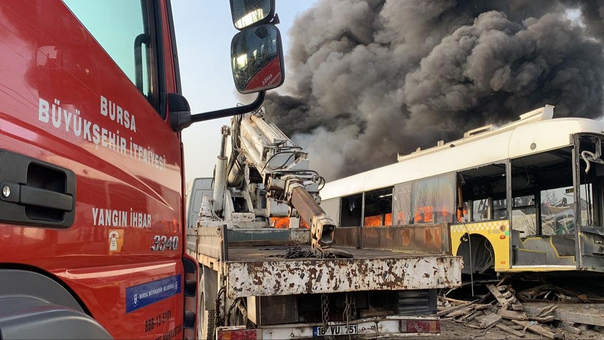 Bursa'da hurda halindeki 6 otobs yand