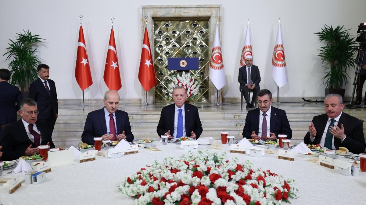 Cumhurbakan Erdoan, TBMM'deki iftar programna katld 