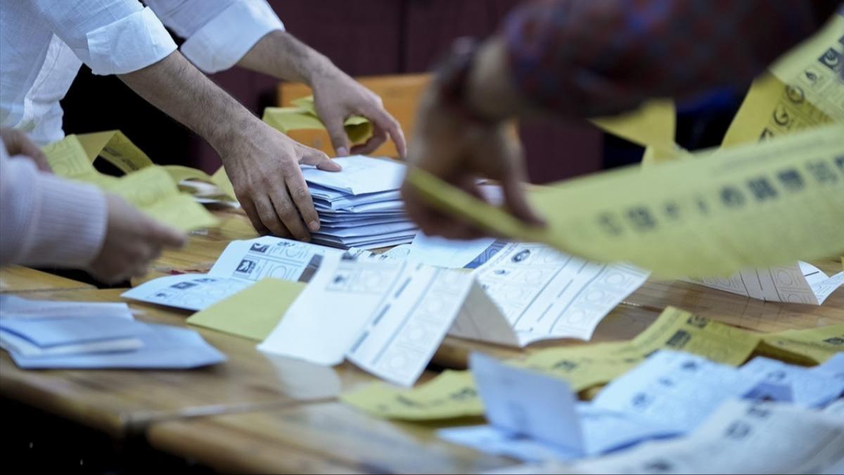 AK Parti itiraz etmiti... Gaziosmanpaa'da oylarn saylmasna yeniden baland