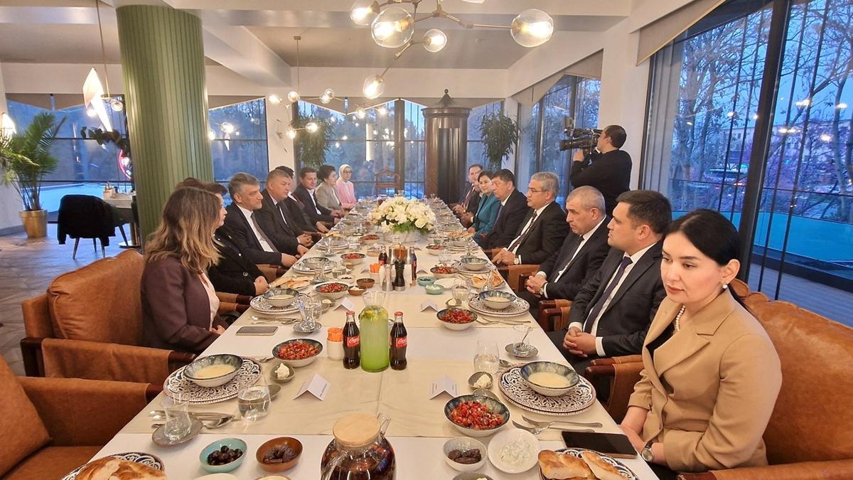 Trkiye'nin Takent Bykelisi Bekar, zbek milletvekillerine iftar program dzenledi