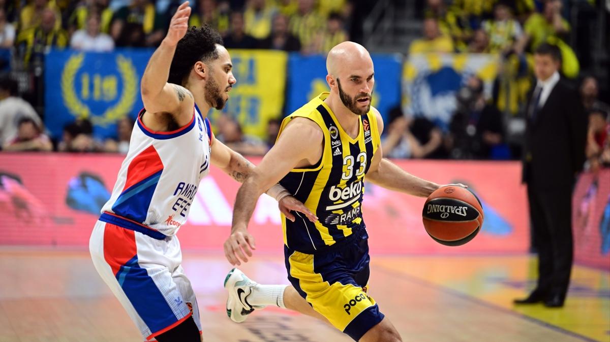 EuroLeague'deki Türk derbisinde kazanan Anadolu Efes