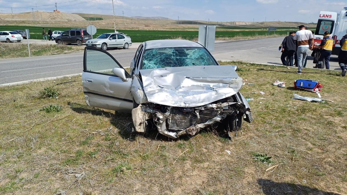 Yozgat'ta 2 otomobil arpt: 9 kii yaraland