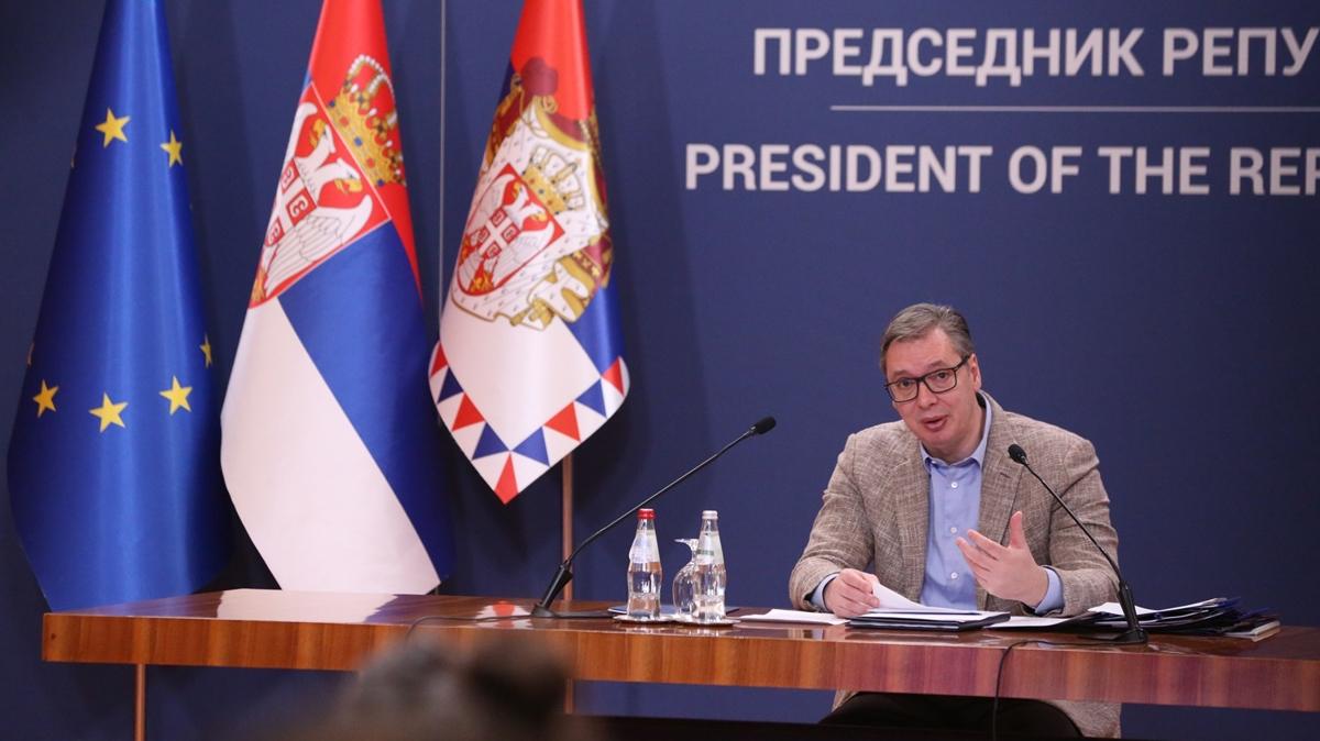 Srp lider Vucic'den 'Rafale' aklamas