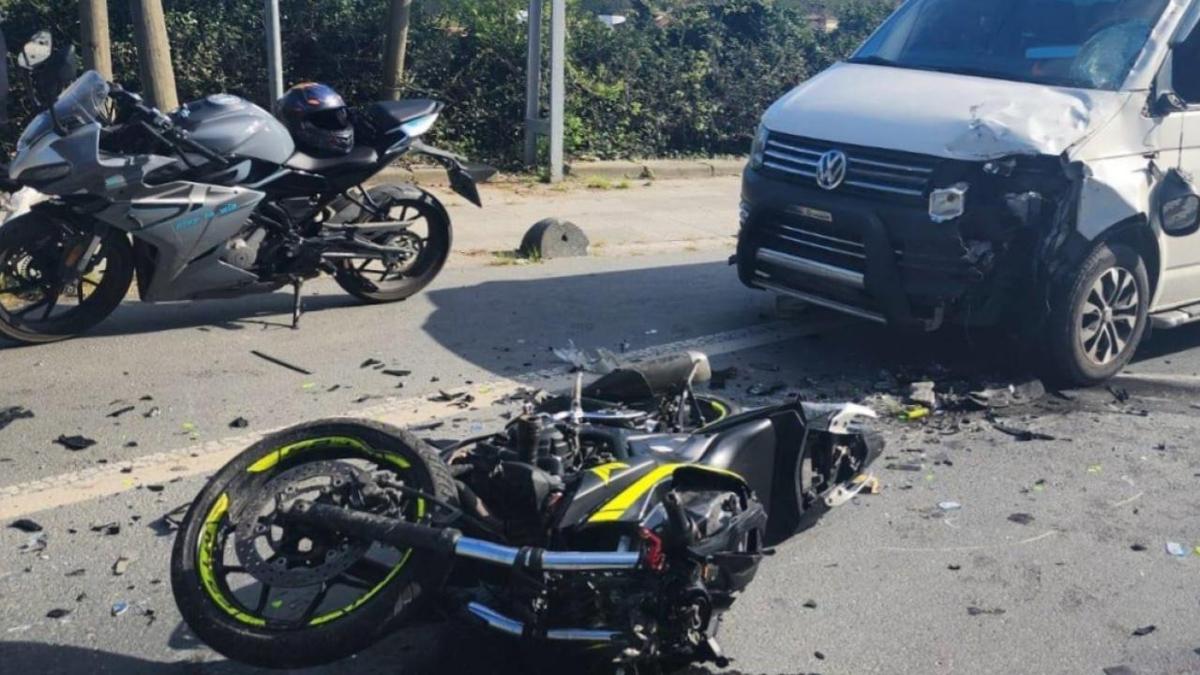 Eypsultan'da minibsle motosiklet arpt: 2 kii hayatn kaybetti