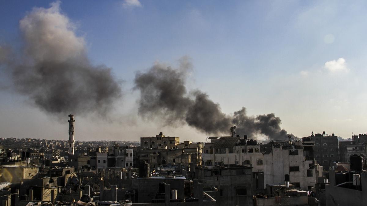 Soykrmc srail ordusu Gazze'de ev ve cami bombalad: ok sayda l ve yaral var