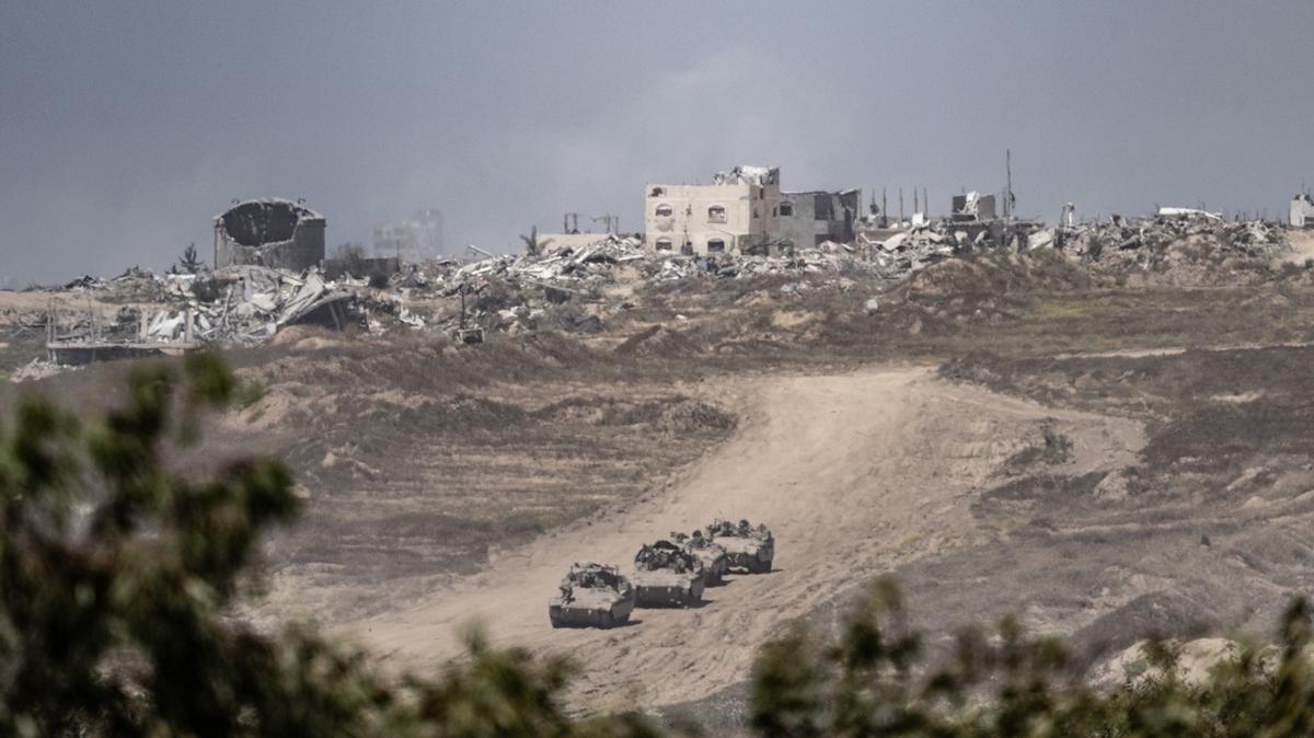 galci srail, Gazze'de okul bombalad: 2'si ocuk 4 kii l