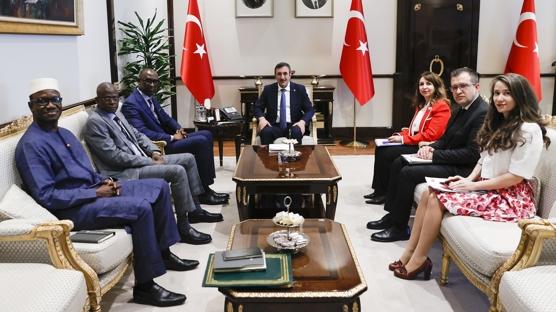 Malili Bakanlar, Cumhurbakan Yardmcs Ylmaz' ziyaret etti