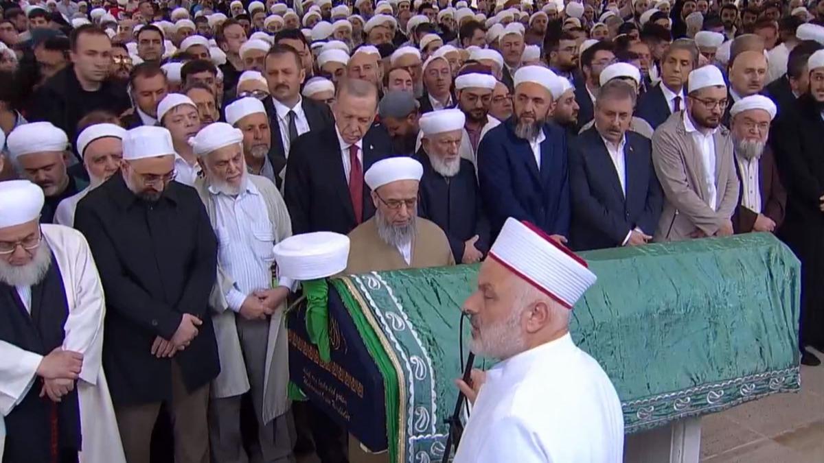 Cumhurbakan Erdoan, Fatih Camii'nde! smailaa Cemaati Lideri Kl ebediyete uurland