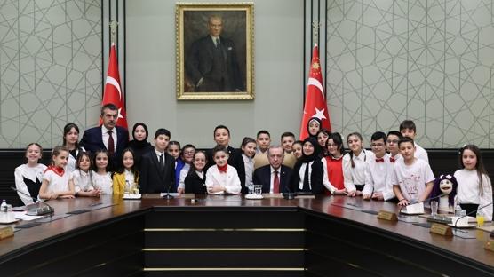 Cumhurbakan Erdoan, Klliye'de ocuklar ile bir araya geldi