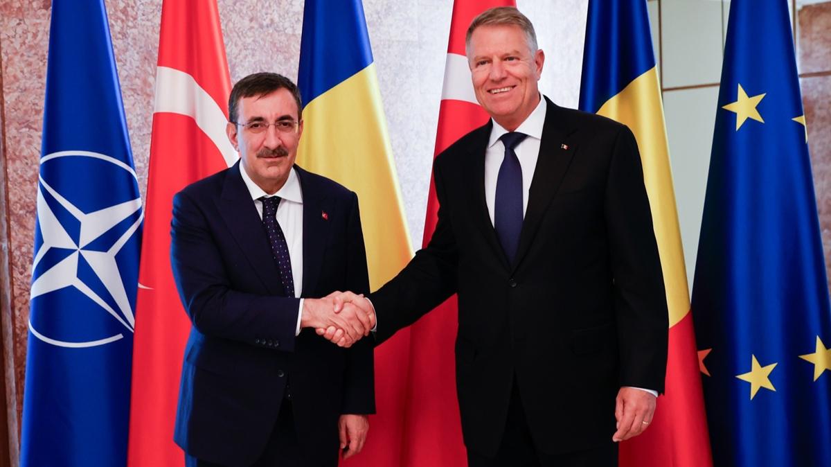 Cumhurbakan Yardmcs Ylmaz, Romanya Cumhurbakan Iohannis ile bir araya geldi 
