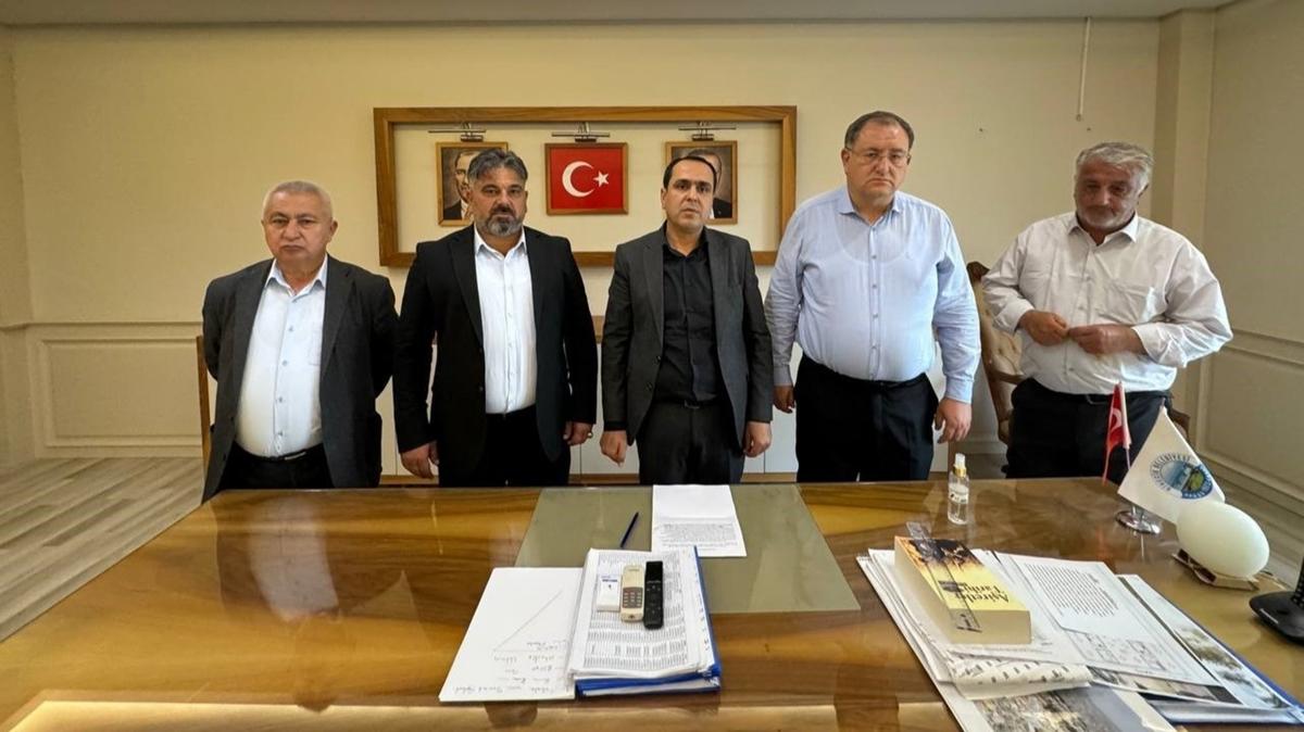 DEM Partili Belediye Bakan istifa etti: Atatrk ve Cumhurbakan posterine yaplan mdahaleleri kabul etmemiz mmkn deil