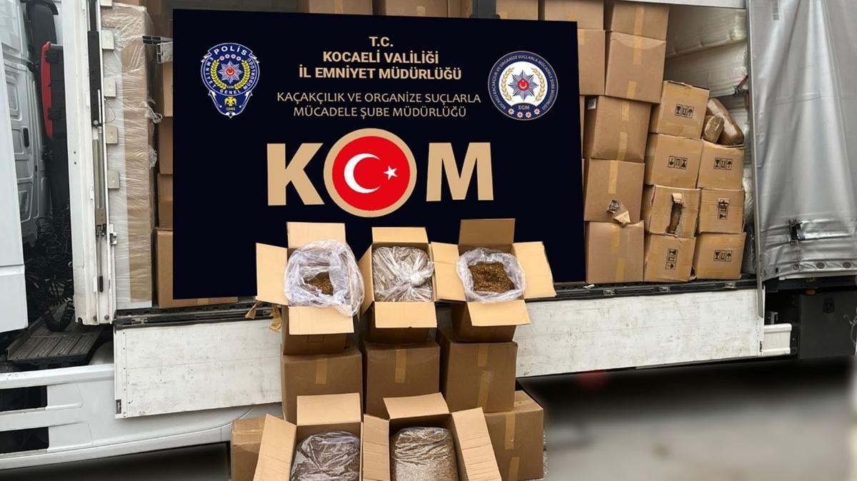 Durdurulan bir arata 4 ton 270 kilogram kaak ttn ele geirildi