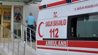 Samsun'da ambulans devrildi: 2 kii yaraland