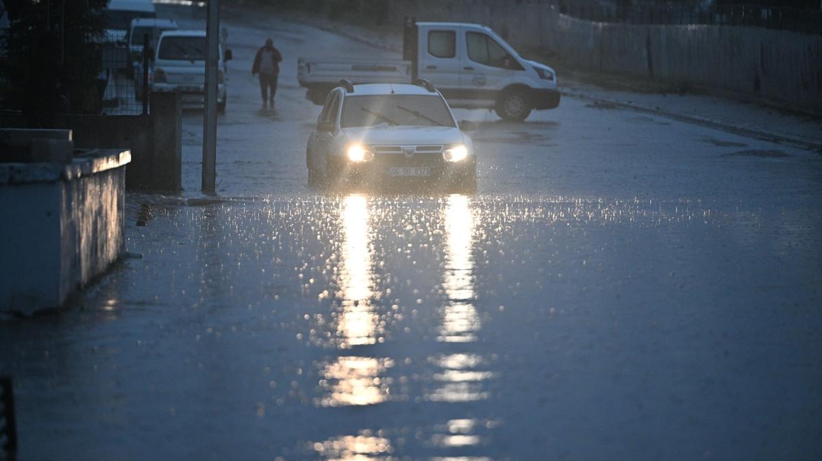 Ankara'da saanak ya hayat esir ald! Yollar ve caddeler gle dnd 