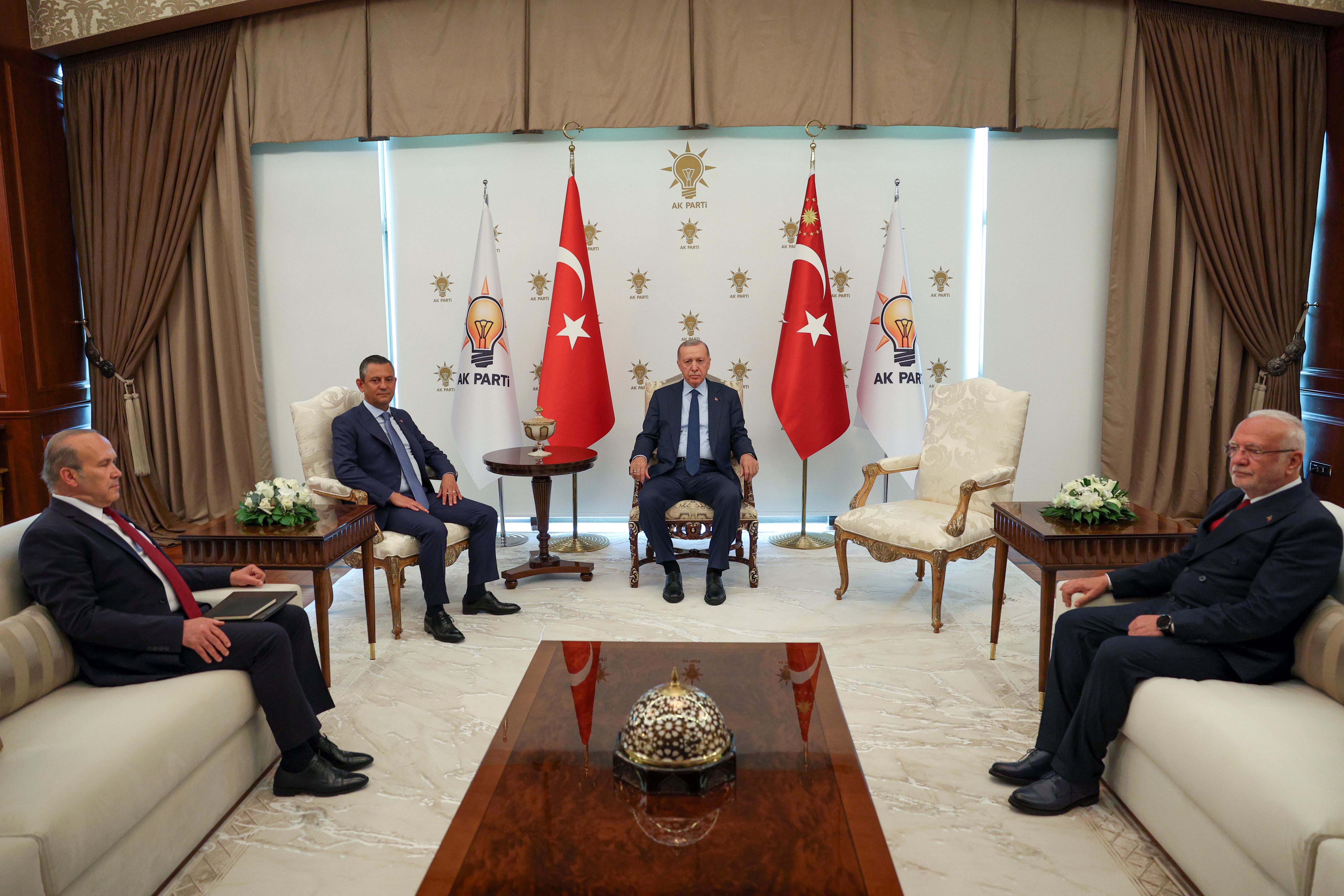Erdoğan- Özel görüşmesi bize ne söylüyor?